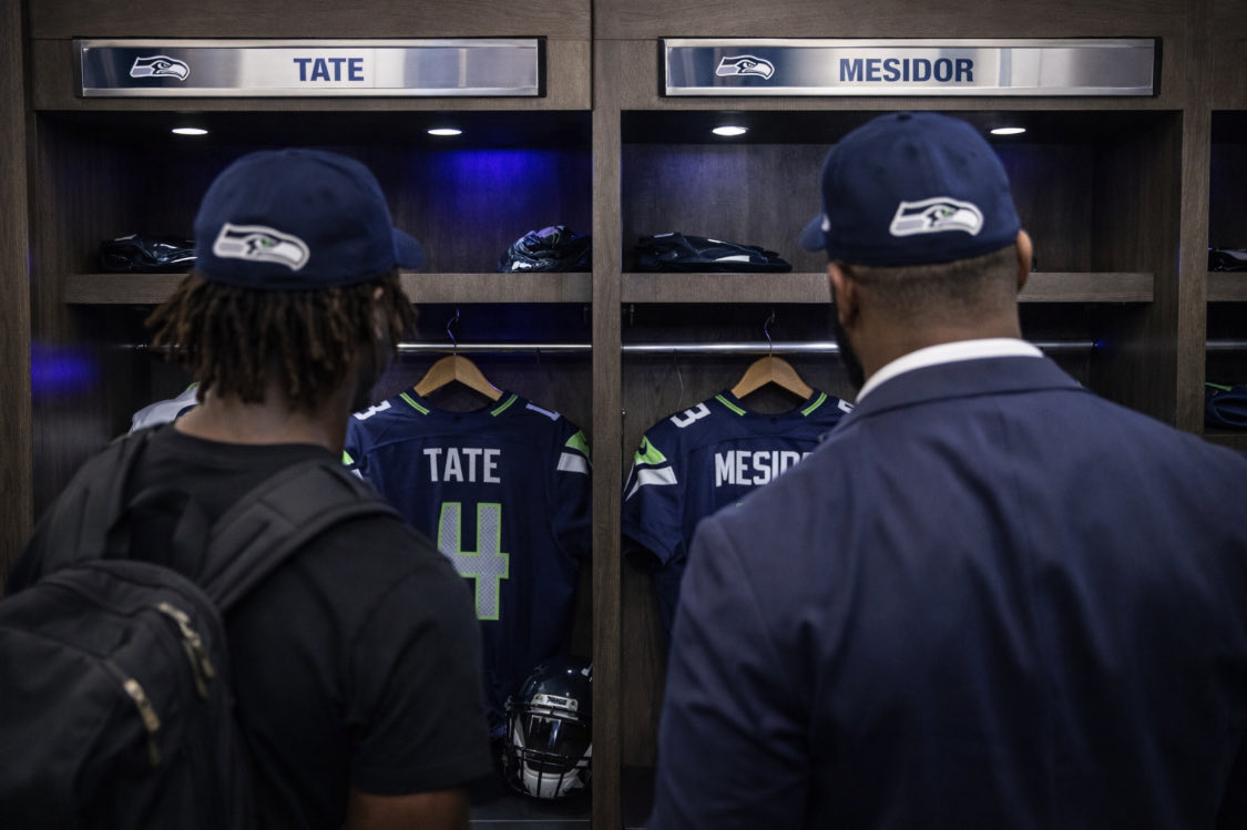 SeahawksFnF's tweet photo. First time seeing their lockers. First time it felt real.
#4 &amp; #3 🟢🔵 #GoHawks https://t.co/rWD0MiiVTR