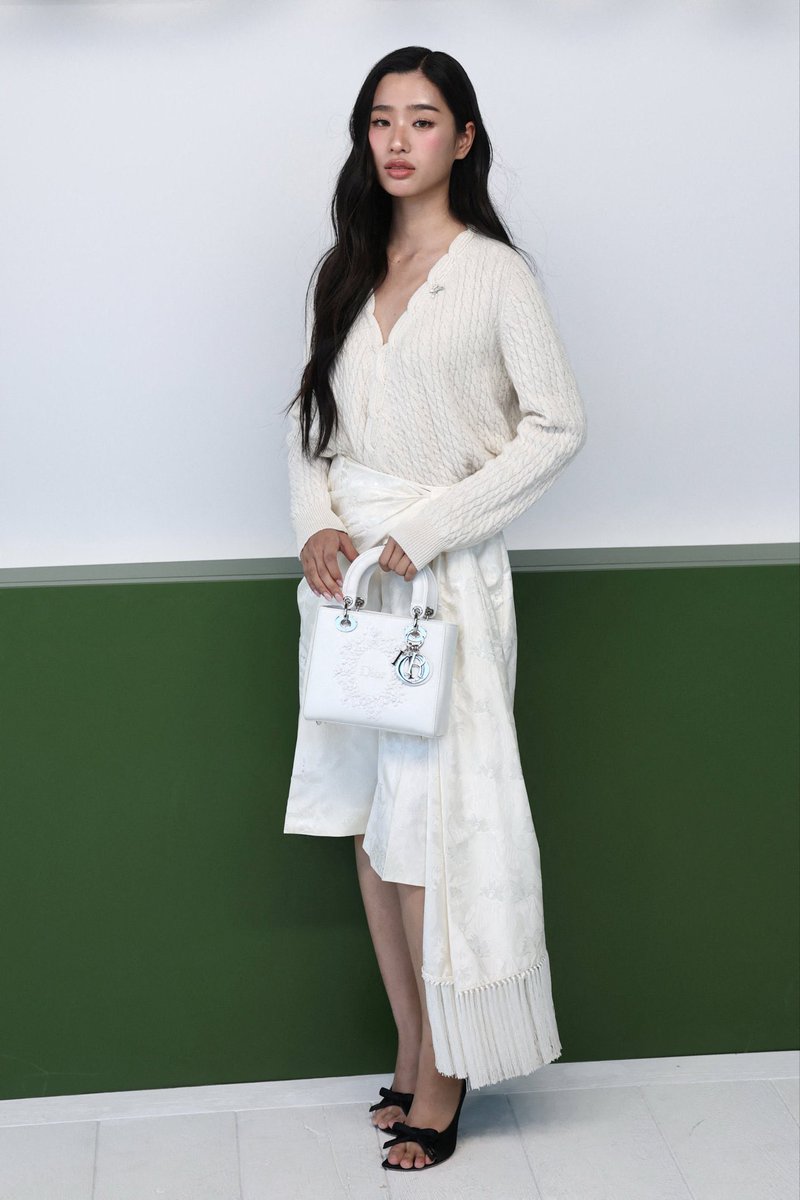 ภูมิใจในตัวน้องตูมาก ๆ คนเก่งของอินทูยู💖🫶🏻😘

.

TU AT DIOR PFW 2026
#DiorAW26 <a href="/Dior/">Dior</a>
#DiorAW26XTU #PFW
<a href="/jonathan/">jonathan</a>.anderson
#tontawan