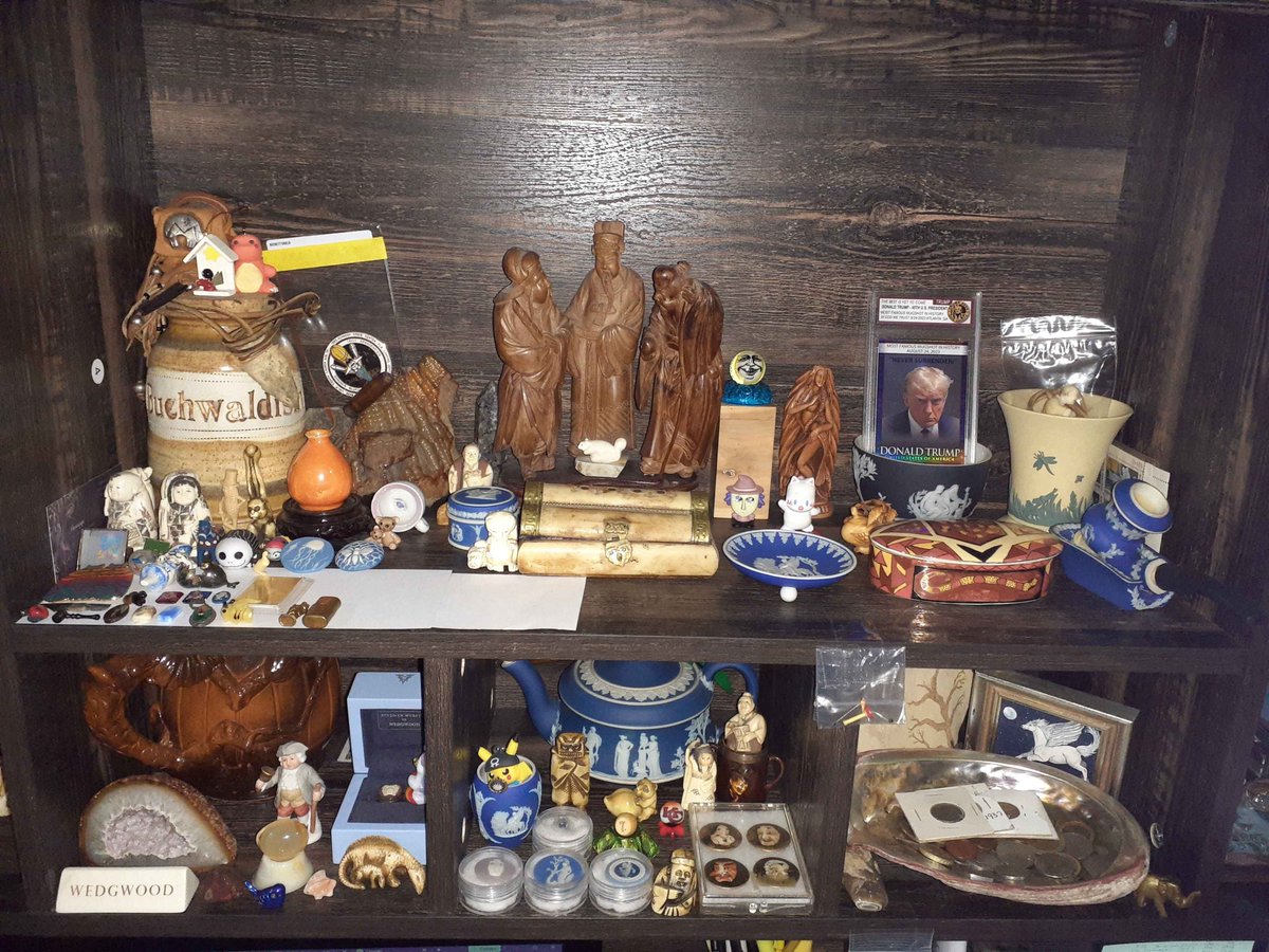 QuarkMart's tweet image. Oh my my my! I'm feeling festive so I streamlined my shelves and took pics again. These are part of the 'Majestic Museum Menagerie'. #Etsy #mercari #sellers #family #collection #museum #cool #stuff Feel free to ask questions in the comments. It can be a fun interactive historical