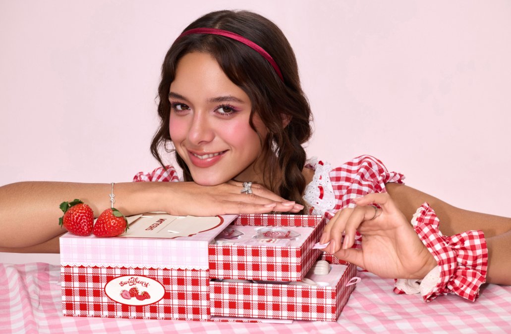 ItmagazineMex's tweet image. #Sweetheart Collection: el mood de San Valentín en maquillaje

Una cita nocturna o una salida de #Galentine’s son planes que suelen moverse por dos impulsos muy claros: qué regalar y qué ponerse.