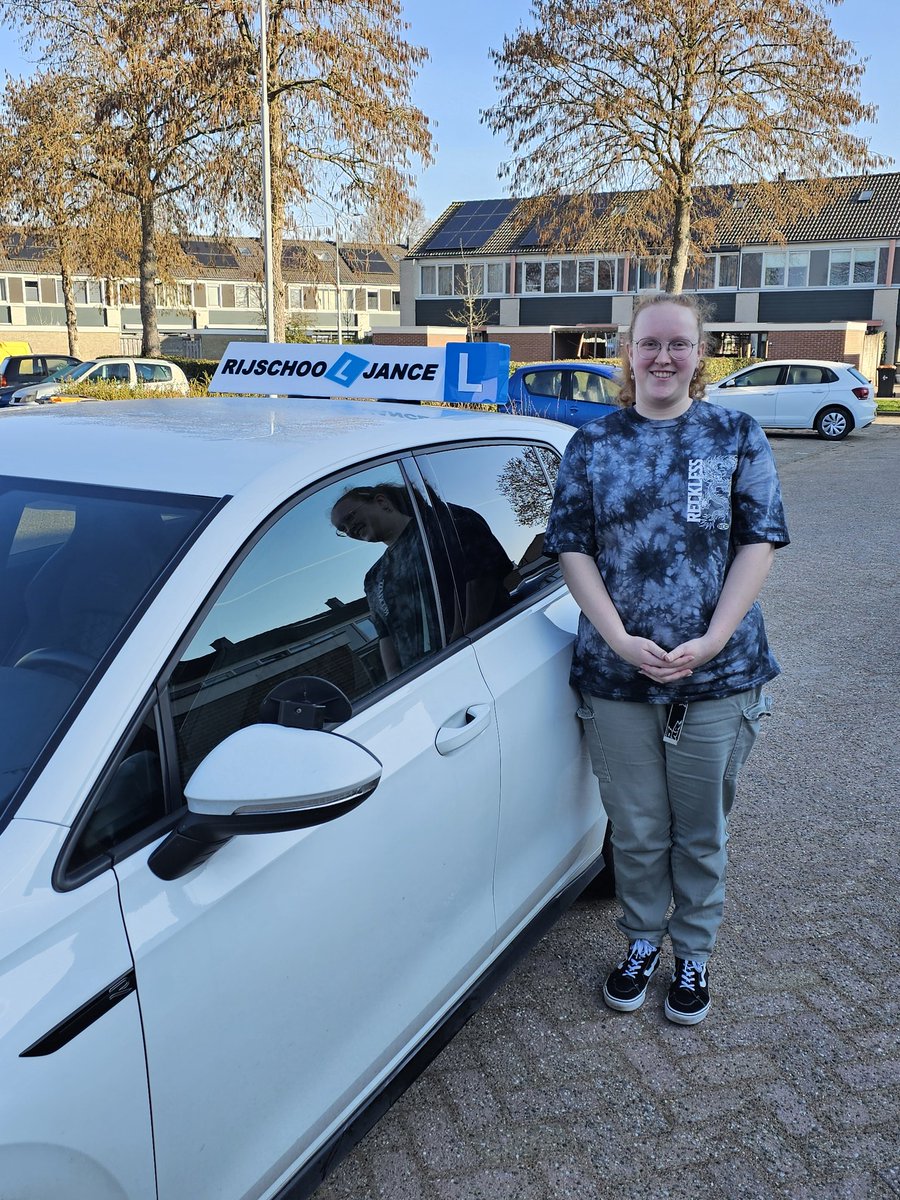 RijschoolJance's tweet photo. Vandaag heeft ook Chantal Veenhof haar vrijstelling gehaald voor de bijzondere verrichtingen. Netjes👍. Nu even aan de aandachtspunten werken en terug om het af te ronden. Veel succes. https://t.co/27622VG20J