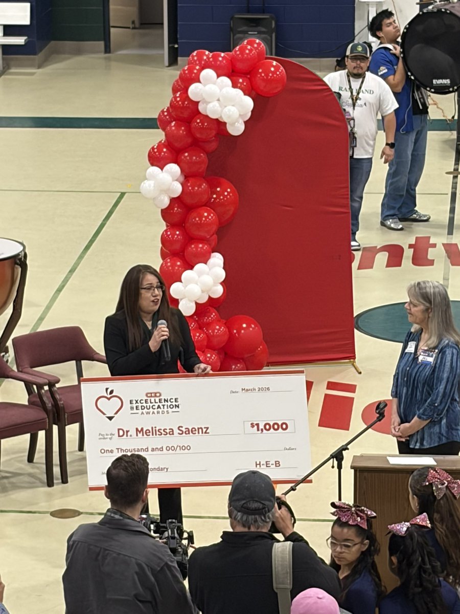 epalomares_SMS's tweet photo. Congratulations to our @Montwood_MS Principal Dr. Saenz for being a finalist for the @HEB Excellence in Education award. #TeamSISD https://t.co/lQwgFXux8a
