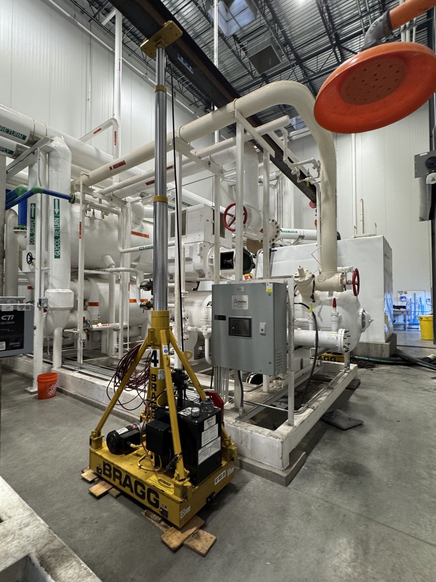 RSCSNh3's tweet photo. Compressor changeout in progress: equipment staged, rigging set, and install prep underway.
This is the kind of work where details matter - planning, safety controls, and precision from start to finish.
#RSCS #ConstructionANDService #IndustrialMaintenance https://t.co/Xm6IdLh6U6