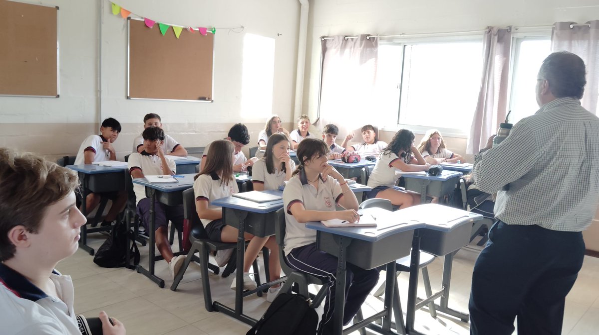 Con gran alegría hoy recibimos la bendición del Padre Washington al inicio de nuestro segundo día en el Colegio. ¡Muchas gracias Washington por acompañarnos año a año en nuestro camino de fe y crecimiento con tanto cariño y entusiasmo!