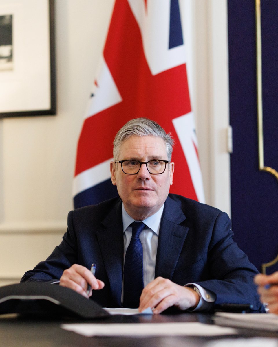 Raise your hand 🖐🏻
If you think this USELESS piece of sh*t should RESIGN.