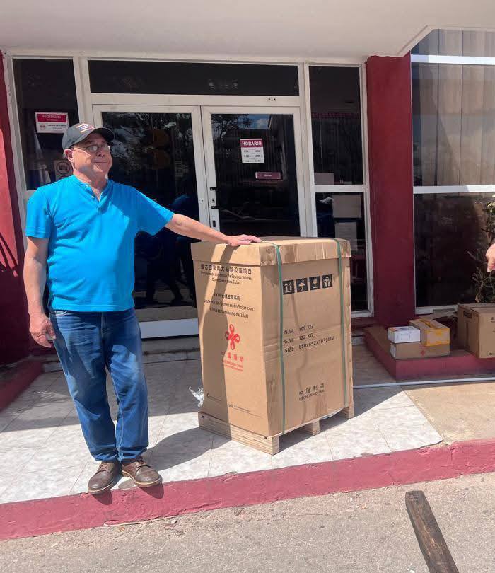 EmpresaMatanzas's tweet photo. Entregados los módulos de paneles fotovoltaicos autónomos de 2 kW en el Banco Popular de Ahorro (BPA) y Banco de Crédito y Comercio (BANDEC) de Santa Marta y Varadero.
En el camino hacia el cambio de matriz energética.
#MatancerosEnVictoria https://t.co/0Tpup11ZaF
