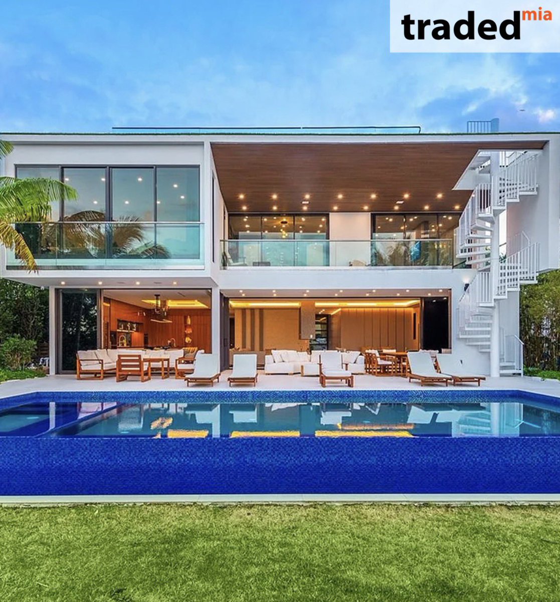 RapFrActus's tweet photo. 🚨BOOBA s’est payé une nouvelle villa d’une valeurs de 14 MILLIONS de Dollars 

La villa la plus chère du sud de la Floride à Miami 🌴 https://t.co/TIydTPgLer