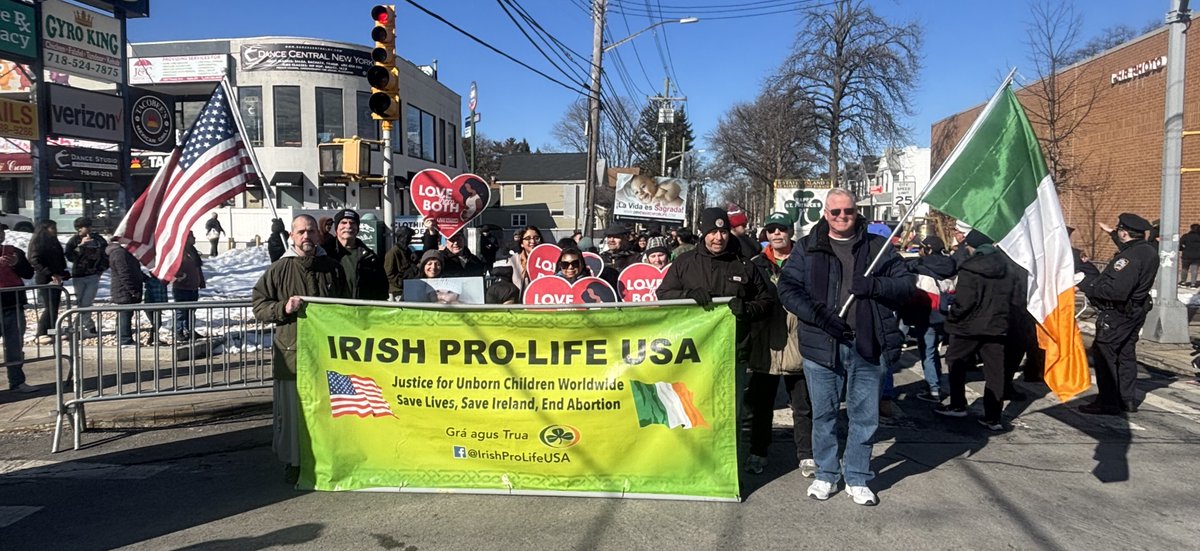 IrishProLifeUSA's tweet photo. Great day for the pro-life Irish movement in America at this year's Staten Island, NY St. Patrick's Day Parade @UnityakaAontu @EWTNProLife @MaryKenny4 @XbossTony @StudentsforLife @RealIrishCONS @hermannkelly @ProfJoannaHowe https://t.co/qrNzco1SZR
