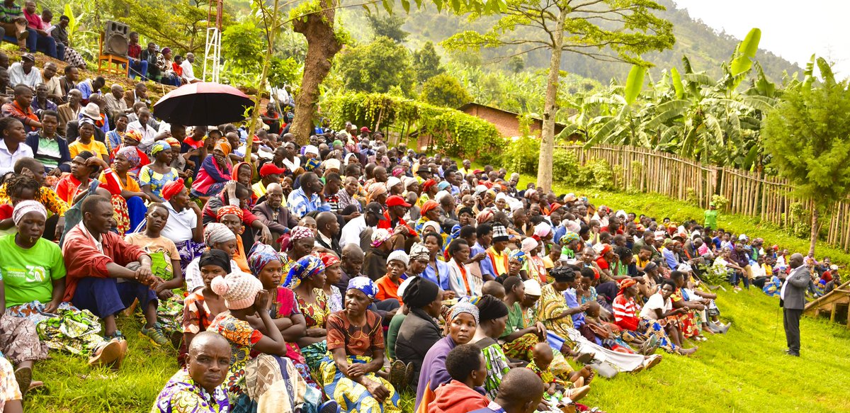 GakenkeDistrict's tweet photo. Uyu munsi, Guverineri wa @RwandaNorth, @gahundemaurice arikumwe na Visi Meya ushinzwe Imibereho Myiza y'Abaturage @UwamahoroThere1, bifatanyije n'abaturage b'Umurenge wa #Mataba, mu Nteko y'Abaturage, bashishikarizwa kwimakaza #IsukuHose, gukumira ibinyobwa bitujuje ubuziranenge https://t.co/GqeAaBYncE