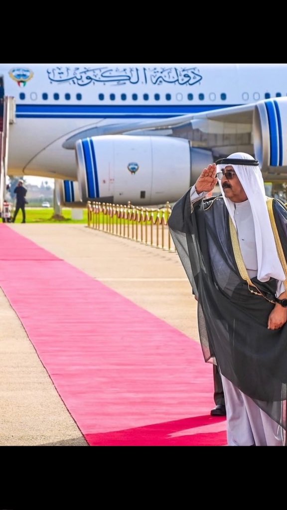 alikhoursheed's tweet photo. في ضل هذه الظروف نجدد العهد على الإخلاص والولاء للكويت وللأمير ونستذكر مسيرة وطنٍ قامت على الحكمة والاستقرار، بقيادة سمو الأمير مشعل الاحمد الصباح حفظه الله. #الكويت https://t.co/atya37mE92