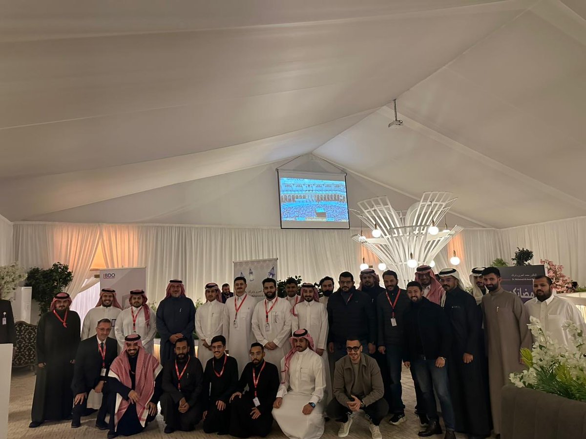 al_gihad's tweet photo. يوم جميل مع زملائي في مكتب الرياض اجتمعنا فيه على مائدة الافطار … أعاده الله علينا اعواما مديدة ونحن بخير وعافية وأمان في هذا الوطن الغالي 
Delighted to be with BDO team on a wonderful Ramadan breakfast https://t.co/eZ3nLVox8O