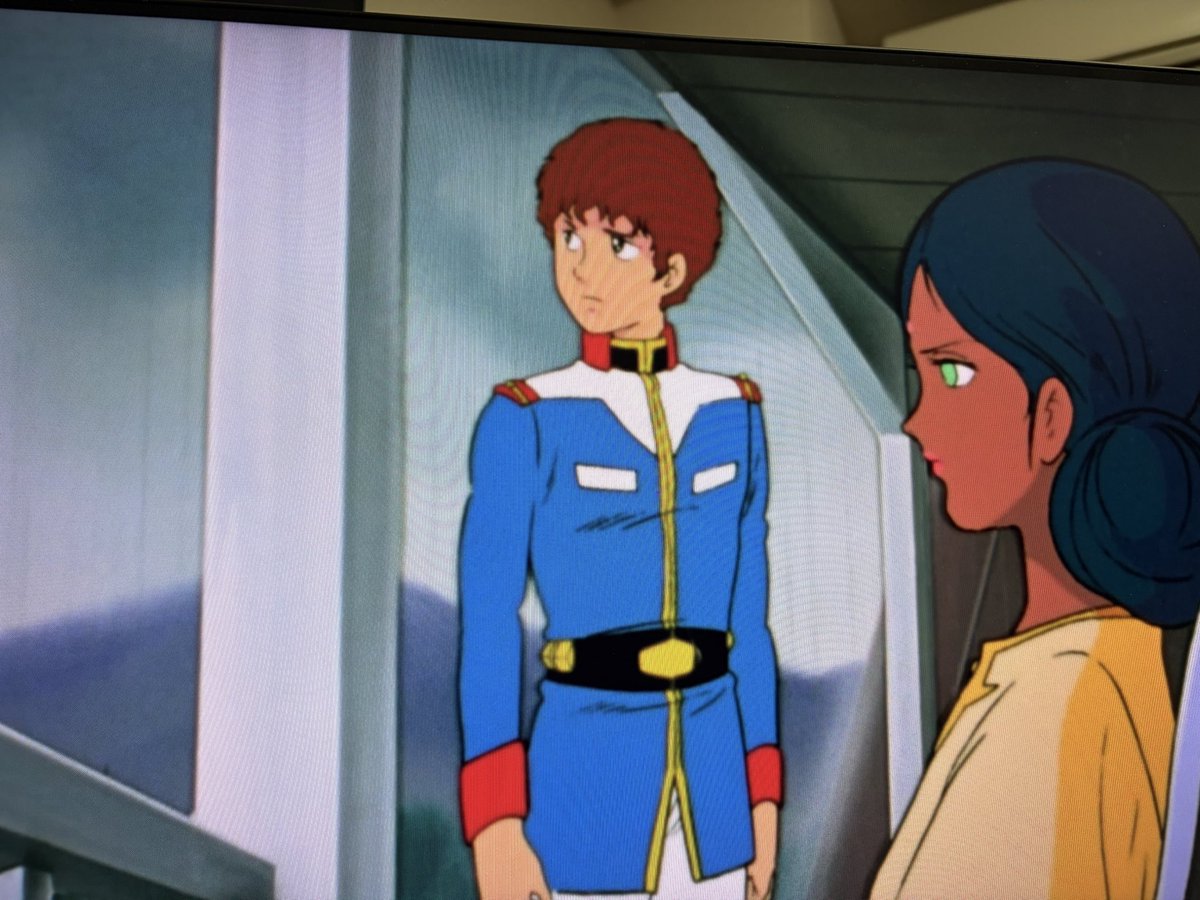 rbx62i's tweet photo. 子供の頃は疑いなく観てたガンダム映画。久々に観て、今のご時世に合わない部分が沢山。ララァが住む女の子一人暮らしの敷地にアムロという軍人が入り込み世間話をする。その後ララァは鍵も閉めずに笑いながら走り去る。 https://t.co/U0IxL97yNv
