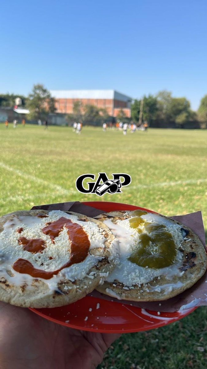 Con algunos privilegios gastronómicos mexicanos, disfrutando al nieto en su partido de futbol!!