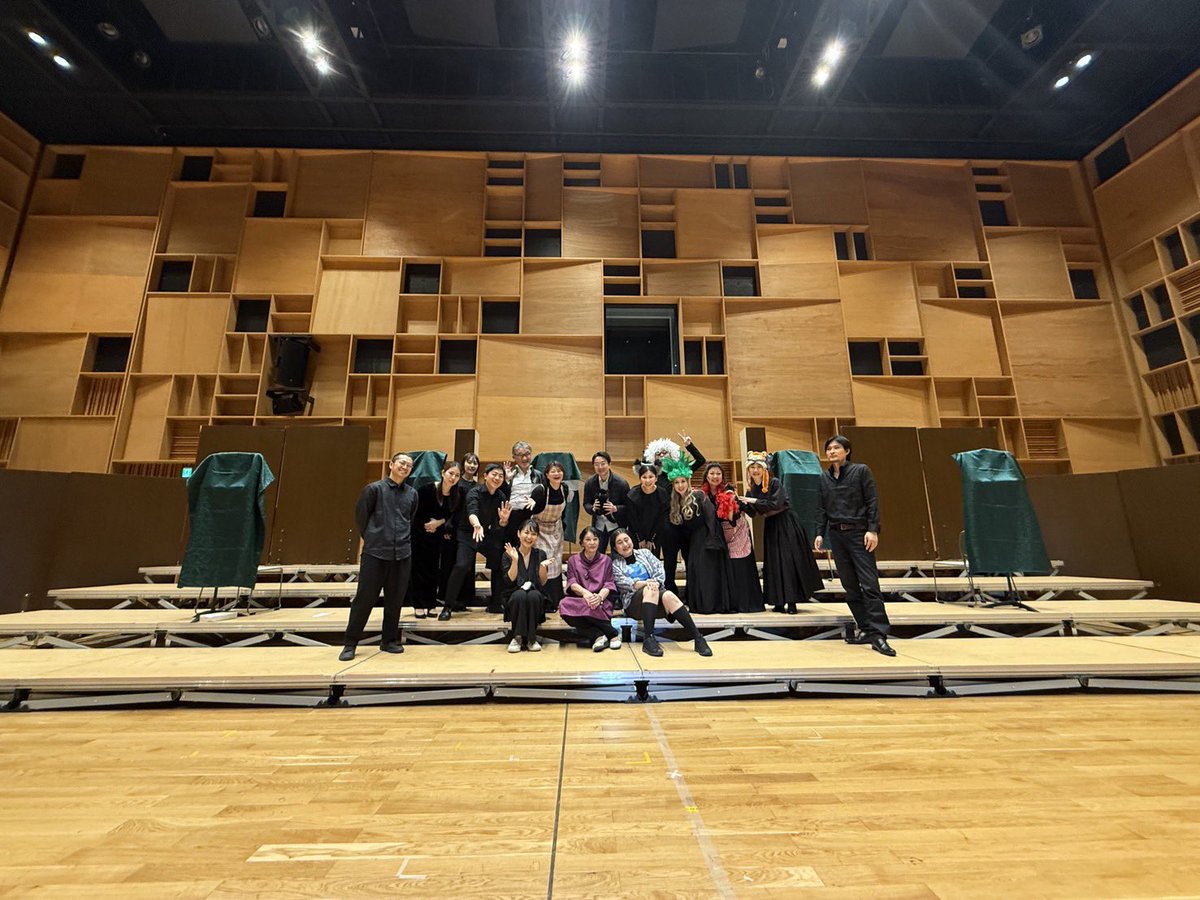 takeshhh's tweet photo. 怒濤の二日間、2/28フェリスでの「コジファントゥッテ」と翌日3/1大分笑声会「子供と魔法」に参加させていただきました！
どっちも朝早くて大変でしたが皆さんの頑張りで素敵な公演となりました✨
次は4/5横須賀と5/31前橋でカルメンです！
がんばるぞい！ https://t.co/ivLWhYZd5m
