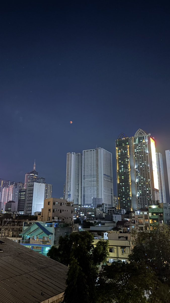 jannahmae22's tweet photo. No matter how far we are apart, always remember we are under the same sky, looking at the same moon. 🌔

#skyformiunatsha #eclipse #3March2026 #lenamiu https://t.co/KSHbYHSjDy