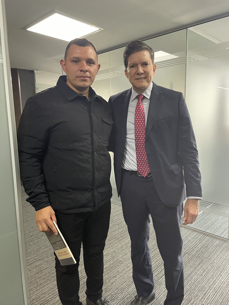 Rechazamos de manera categórica cualquier acto de intimidación, violencia que pretenda silenciar las voces que trabajan por la institucionalidad y el fortalecimiento del Estado de Derecho <a href="/WilsonRuizO/">Wilson Ruiz Orejuela</a> Las diferencias se tramitan en el marco del respeto, nunca a través de amenazas