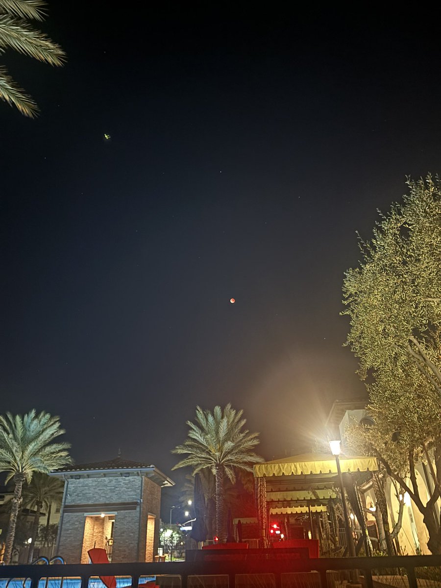 od_narb_'s tweet photo. #bloodmoon https://t.co/VABTwbOgG5