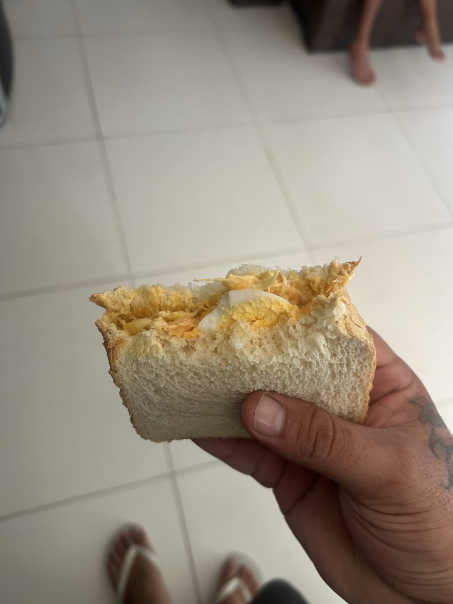 Mozao disse ontem a noite q queria comer sanduíche natural ! Eu hj 7 da manhã cozinhando frango pra fazer ❤️😂😂