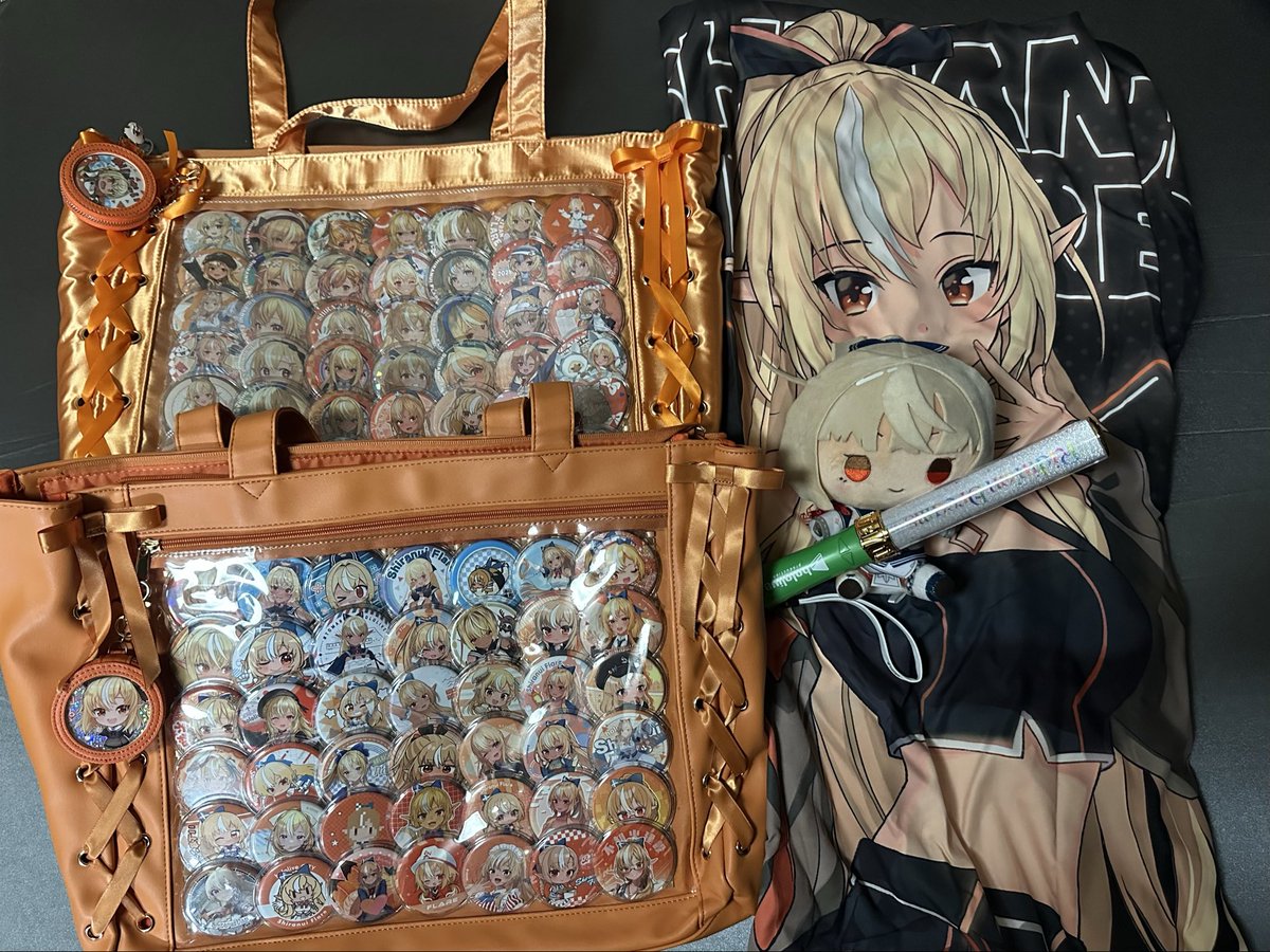 今回も変わらずSTAGE1はフレアちゃんの歴代缶バッジ痛バッグ×2を持って