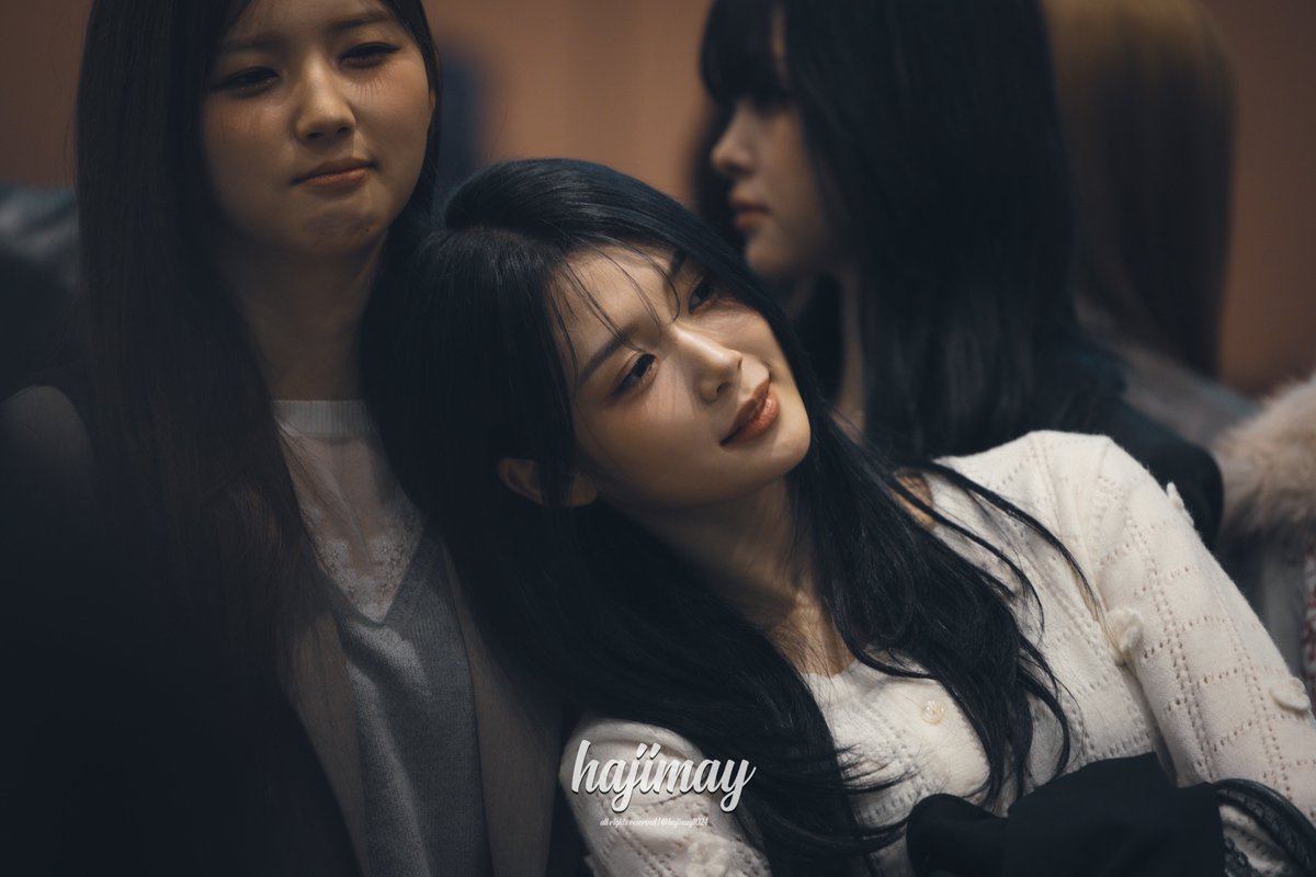 260227

Caring is when your presence becomes someone else’s shelter ( ´･ ᵕ･)ﾉ(´ ᵕ `˶)

#이지우 #지우 #공유빈 #유빈 #트리플에스 
#JiWoo #YuBin #tripleS #찐친즈