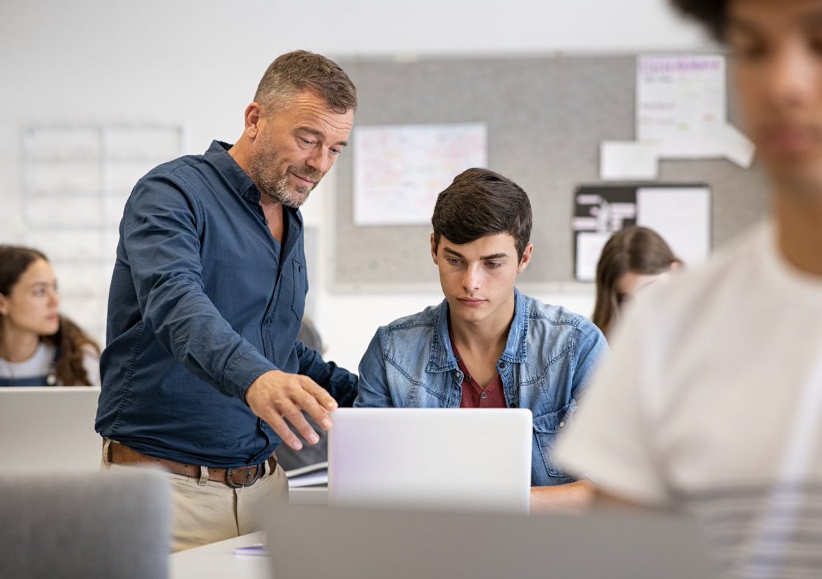 DA magazine tweet media