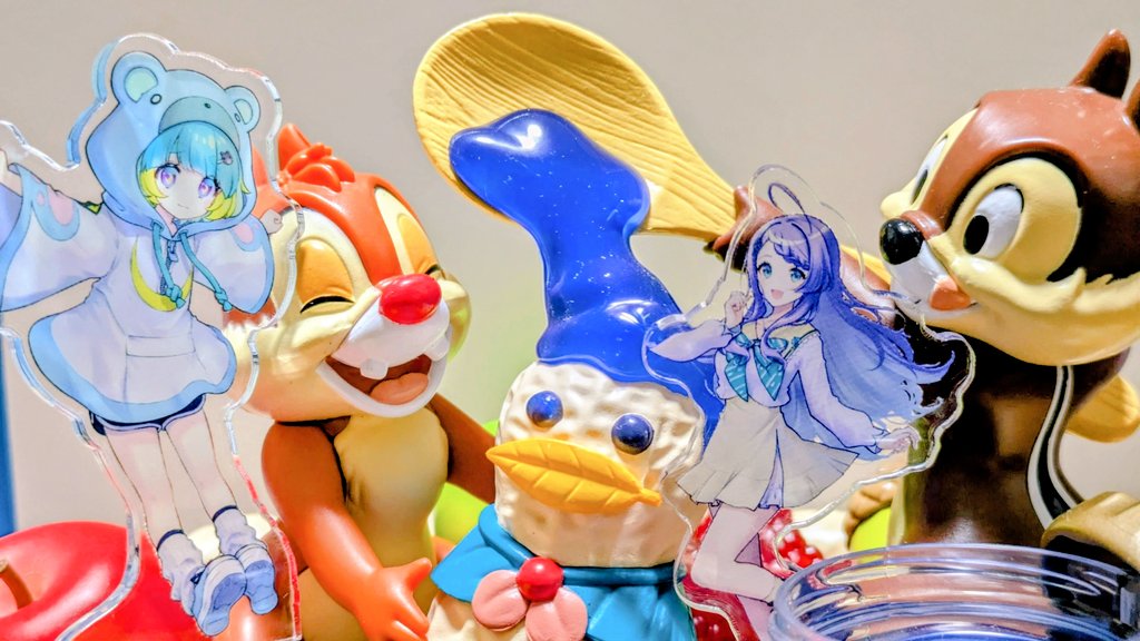 チップとデールのポップコーンバケットとアクスタ撮影することで