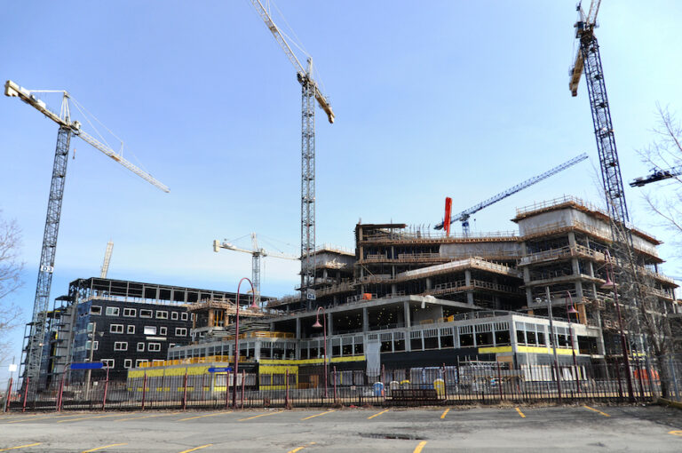 To win high-value government construction work, engineers and contractors must first internalize the comprehensive regulatory and documentation demands embedded in public procurement. Government contracts require punctual submission of detailed paperwork, including