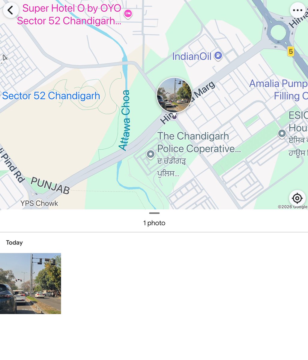 Harpreet1569's tweet photo. @trafficchd
Please see this Chevrolet car No CH01AF9544 violating traffic rules at Sector 51/52 lights crossing on 03 March 2026 at 3:11 pm. Time stamp on photograph and Google location in second image https://t.co/shQJzTOei0