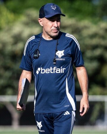 venecasagrande's tweet photo. O Flamengo já tem o “sim” de Leonardo Jardim. O ex-técnico do Cruzeiro está próximo de assumir o Rubro-Negro. Falaremos sobre esse assunto e os bastidores da demissão de Filipe Luís no @sbtrio desta terça.

Foto: Gustavo Aleixo / Cruzeiro https://t.co/ciy6TN32Jh