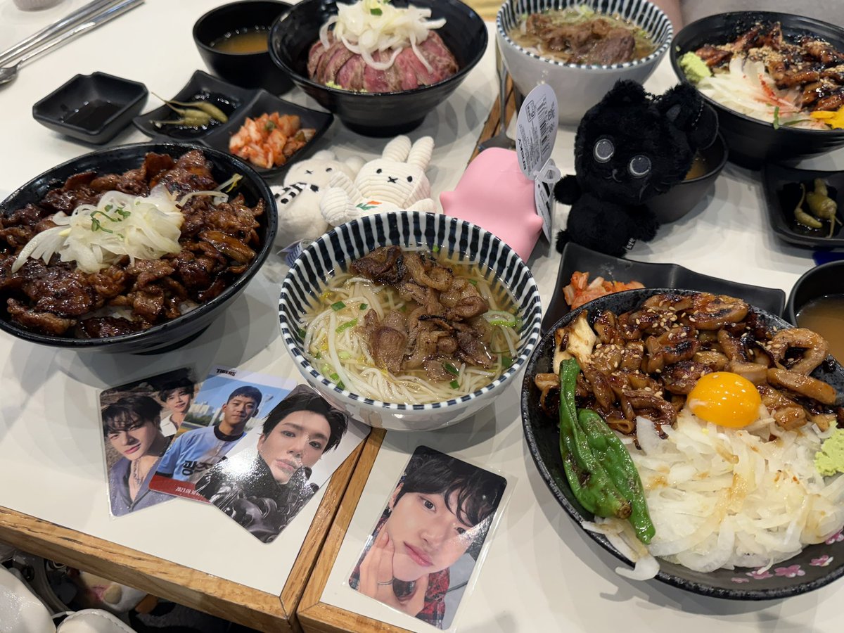 어제 너무 재밋엇다
다시 쉴래.............
