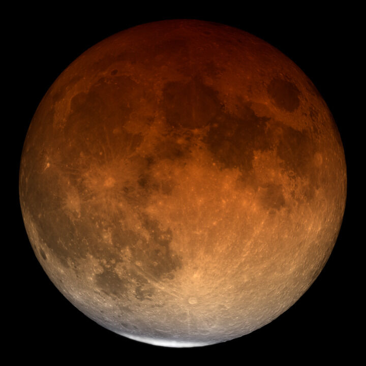 TheSunToday's tweet photo. End of Total Eclipse (12:03 UTC)

☀️🌍🌕 TOTALITY IS OVER! After 58 minutes and 59 seconds of Blood Moon, sunlight is returning to the lunar surface. A bright sliver grows on the Moon's edge. ☀️🌗

📺 Details: https://t.co/xrFcZ5gBpK https://t.co/bDFI4RZY51