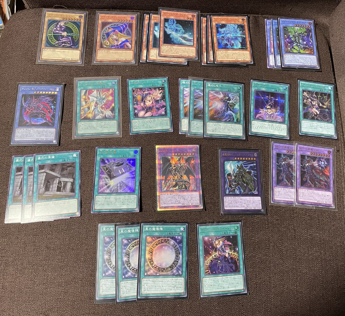 昔のブラマジデッキと最近集めてたカードで使えそうなの並べてみた