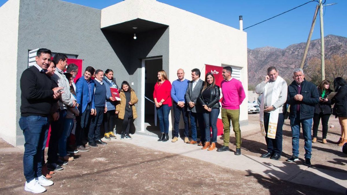 mariomercadoa's tweet photo. #Sanagasta.

En 6 años y casi tres meses de gestión Sanagasta es el departamento con mayor crecimiento demográfico Aumentando un 29%

@fedesbiroli Se emocionó hasta las lágrimas al recordar la entrega de viviendas “Es el orgullo más grande que tuve en mi vida llegar a este cargo” https://t.co/B1tgeOARGI