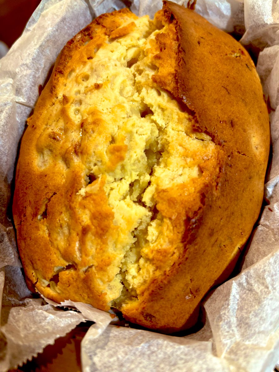 このまえ焼いたバナナパウンドケーキ見てください🍌