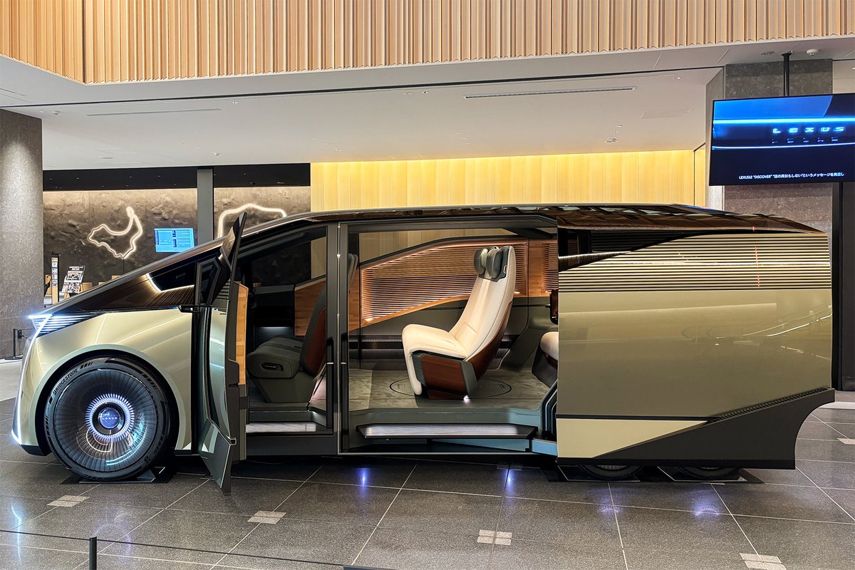 dri_tour's tweet image. タイヤが6個付いとるけったいな車やな(　ﾟдﾟ)

#LEXUS
#LS
