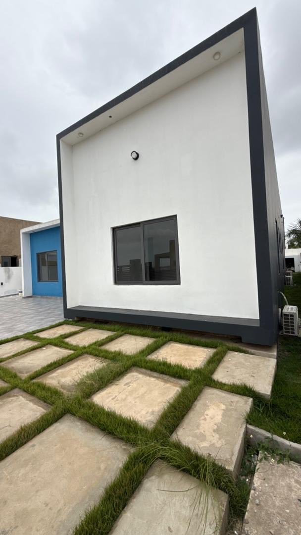 CutiePhilly's tweet photo. QUICK SALE!!!

3 bedroom + 1 bedroom boys quarters and a swimming pool in a gated community 

📍 East Legon Hills 

Price : $120,000 https://t.co/Npfh89gUys