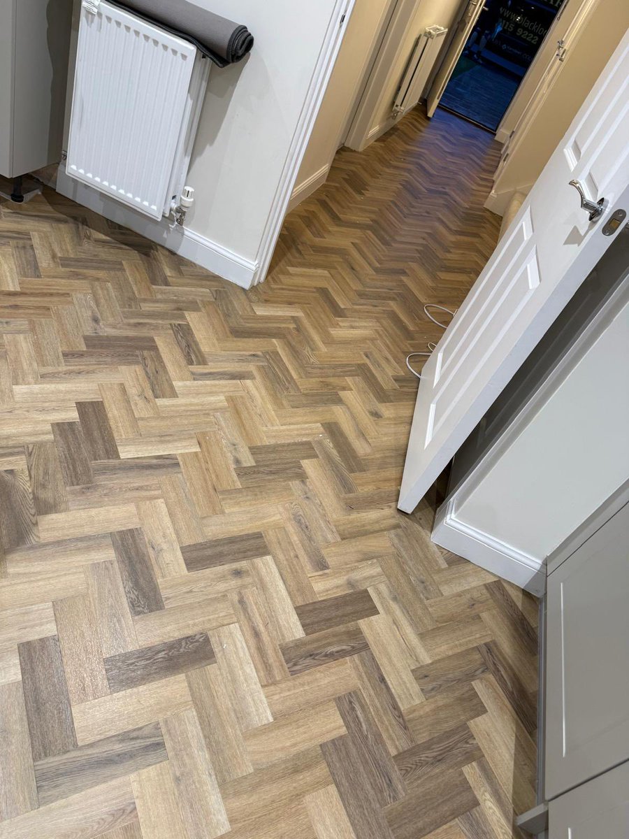 A professional job completed by our fitters! This #LVT is the <a href="/Polyflorltd/">Polyflor</a> Colonia in a timeless parquet wood effect - 4644 Village Oak Small Parquet.
#Shoplocal #Supportlocal #Beeston #Nottingham #Flooring #LuxuryVinylTile #Parquet