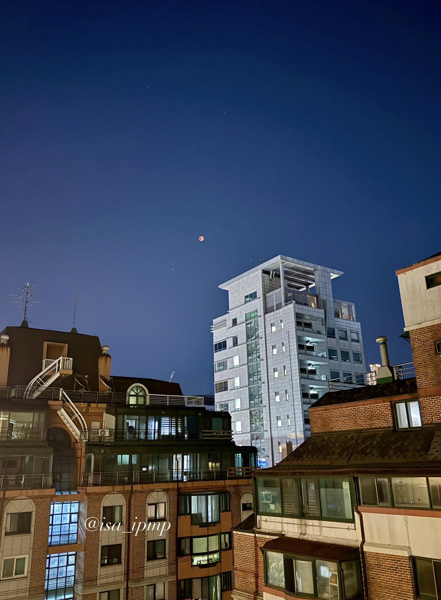 Tonight, the moon turns red. (Arirang promo?) 🔴

In South Korea, it’s also Daeboreum (대보름), the “Great Full Moon”, a Korean holiday that celebrates the first full moon of the new year of the lunar Korean calendar. For the occasion, there is a special ancient festival called