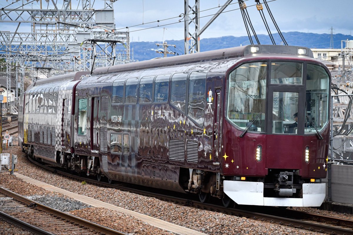 Temupaku_teem's tweet photo. 2026/03/03
0714レ PL01「楽」

20000系「楽」を使用した貸切列車が、大和八木→近鉄名古屋間にて運転されました。 https://t.co/8uQnfsc4el