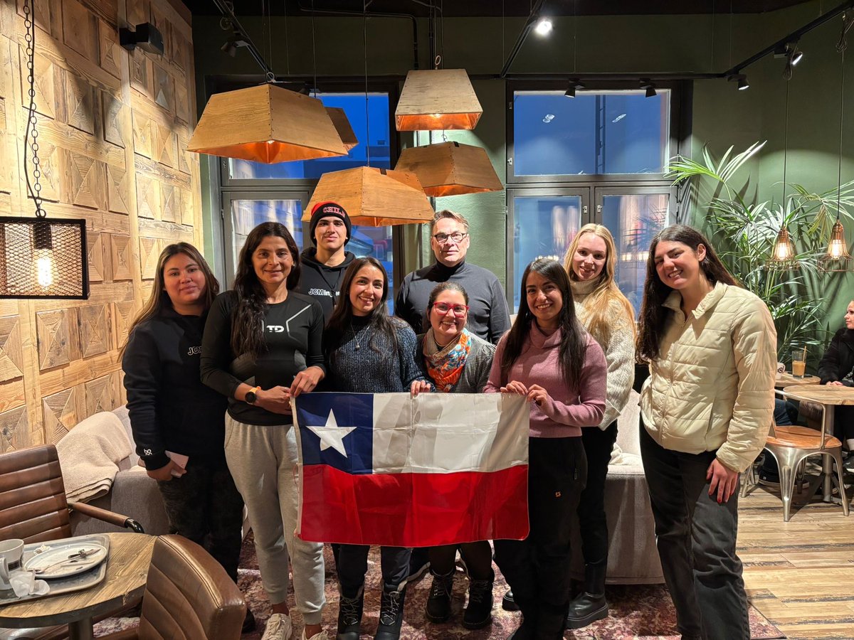 echilefinlandia's tweet photo. Warm welcome & best of success to Chilean athletes that are participating in the Winter Swimming World Championship, March 2 to 8, in @Oulu #Finland 🏊🏻🏊🏻♀️❄️
The delegation from #Chile was greeted by the Honorary Consul of Chile in #Oulu, Kimmo Hyvärinen
#wswc2026 #swimming https://t.co/7cdYiDmY1G