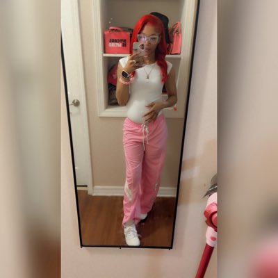 It’s Co Baby 🌻 tweet media