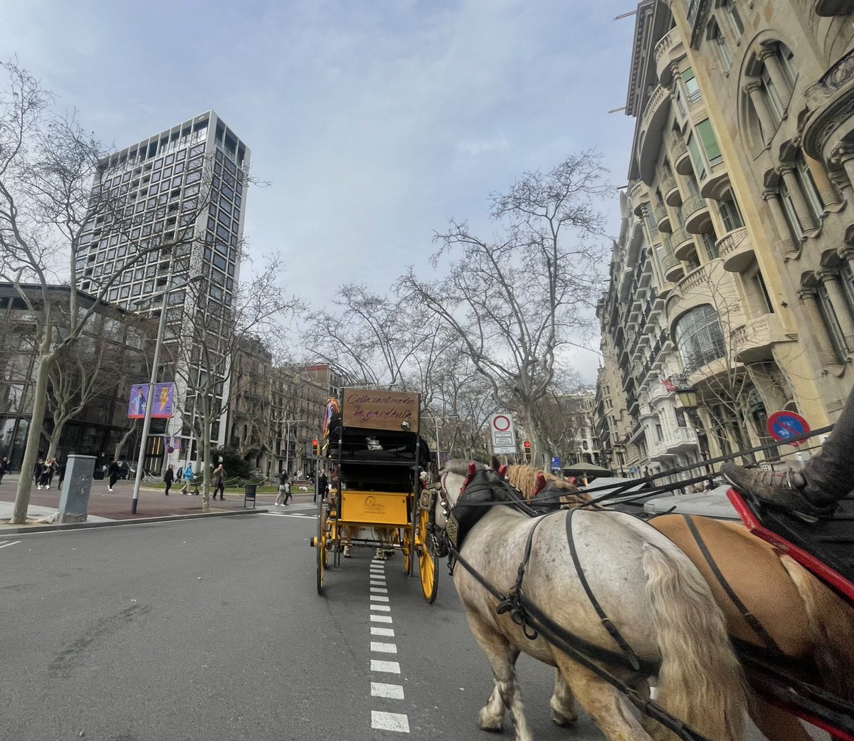 davant d la casa seat i l’apartament venut més car da la història, en ple Mobile World Congres:

ELS ÚLTIMS PUTOS MOHICANS. 💙