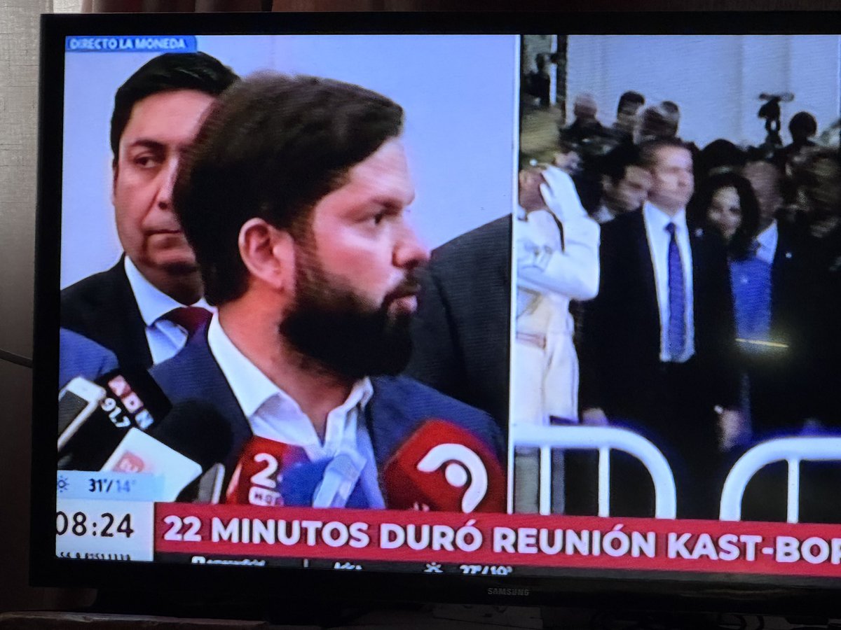 sergioriveraa's tweet photo. @adnradiochile Tres doritos después y antes de que deje su mandato : “intente llamarlo desde Rapa Nui para contarle del cable Chino “ 🤣🤣🤣

Boric Kast China #mentiroso Neme https://t.co/Uwr30QMscQ