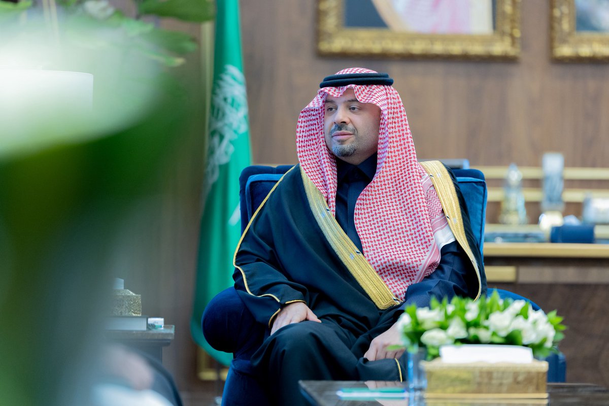 NorthborderSA's tweet photo. سمو #أمير_الحدود_الشمالية يكرّم الفائزين في المسابقة المحلية على جائزة خادم الحرمين الشريفين لحفظ القرآن الكريم .

https://t.co/wdkH9qmAuK https://t.co/CSs5FvRCEX