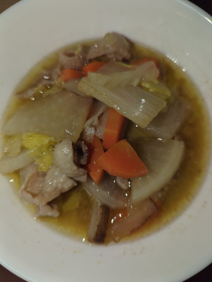 compasses_aito's tweet photo. 鶏皮汁できた|´ω`)……
めっちゃ美味しくできて……
おかわりしてしまった(*ﾉω・*)ﾃﾍ♡ https://t.co/empJOTFrgb