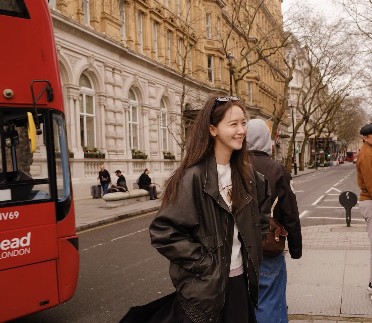 infodrakor_id's tweet photo. Mbak YoonA kena angin London

Cakep pisan euyy 😍 https://t.co/qGJlZgRshs