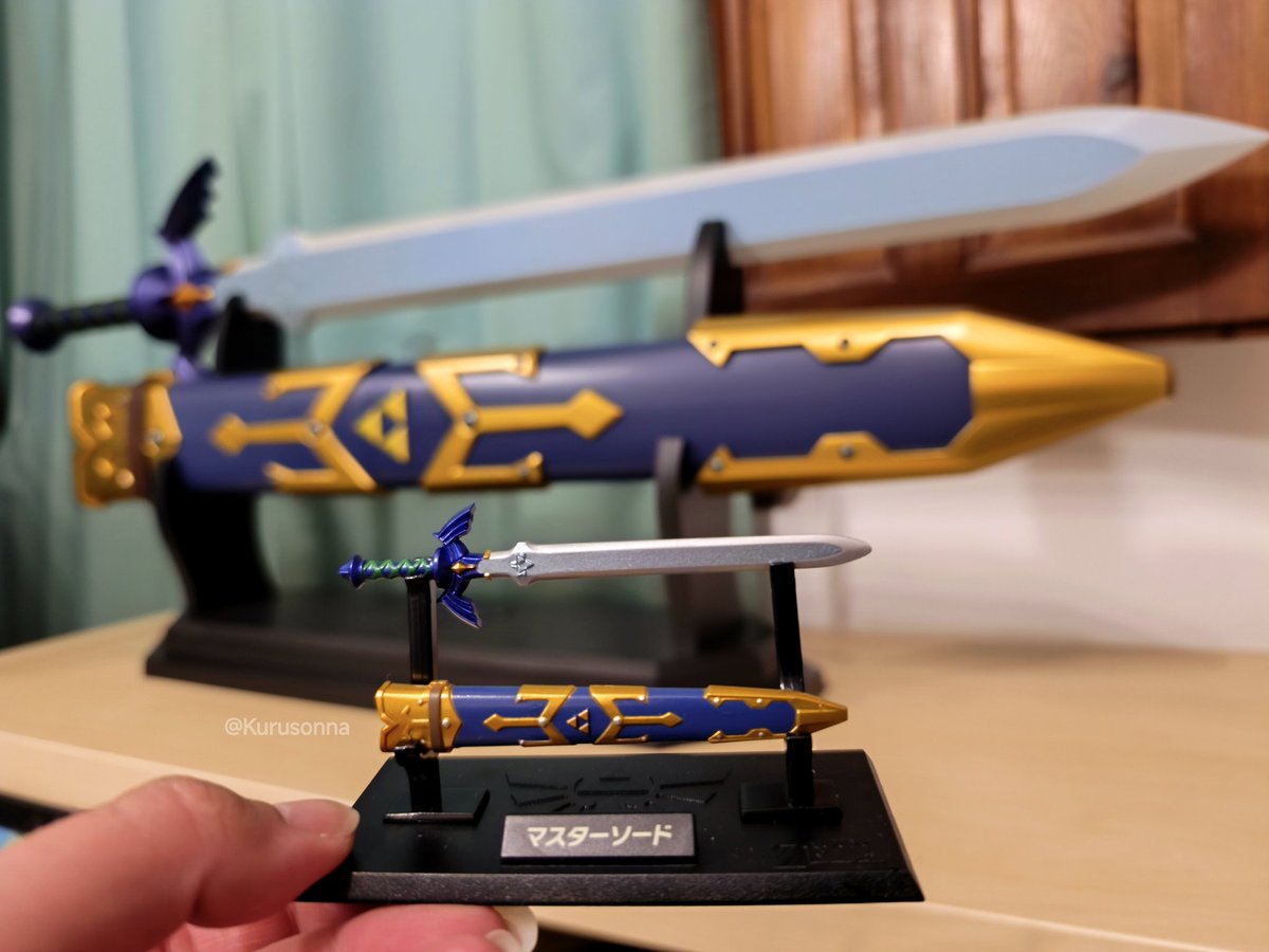 Kuru 👑 📚 - #Zelda40th ❤️💚💙 tweet media