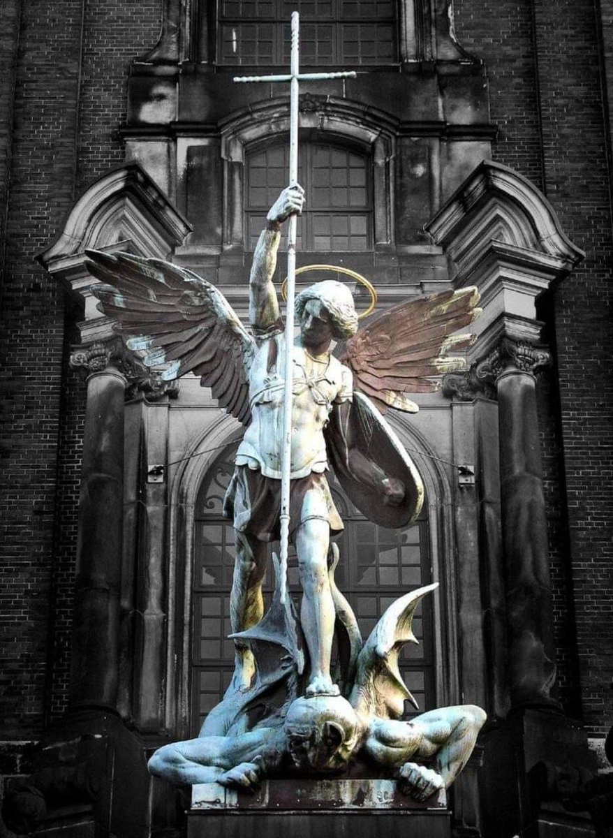 Pray The Rosary tweet media