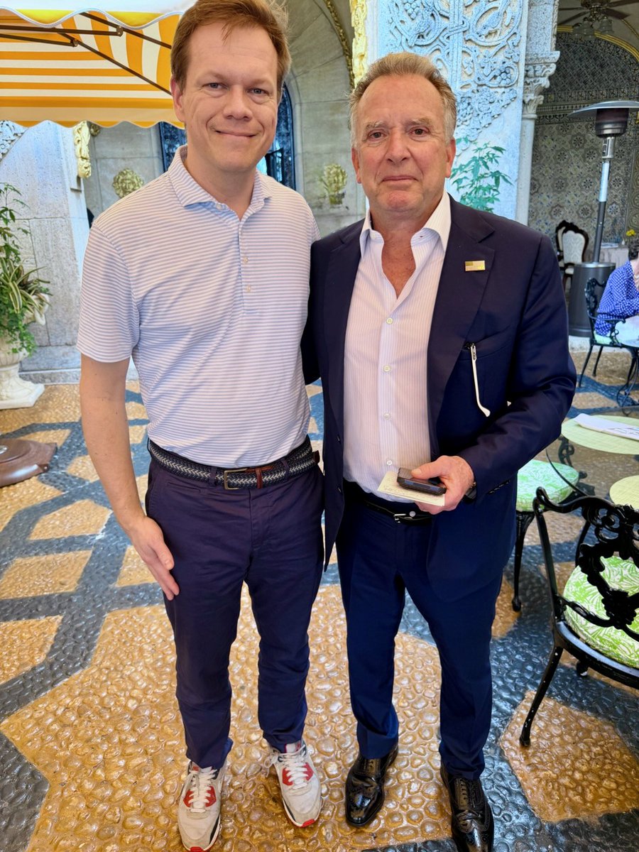 HavranekDefense's tweet photo. Druhý den v Mar-a-Lago. Využil jsem setkání se @SteveWitkoff, vyslancem prezidenta Trumpa pro Blízký východ, abych mu tlumočil aktuální pozici @strakovka k akci v Íránu. https://t.co/xRUII4lrPr