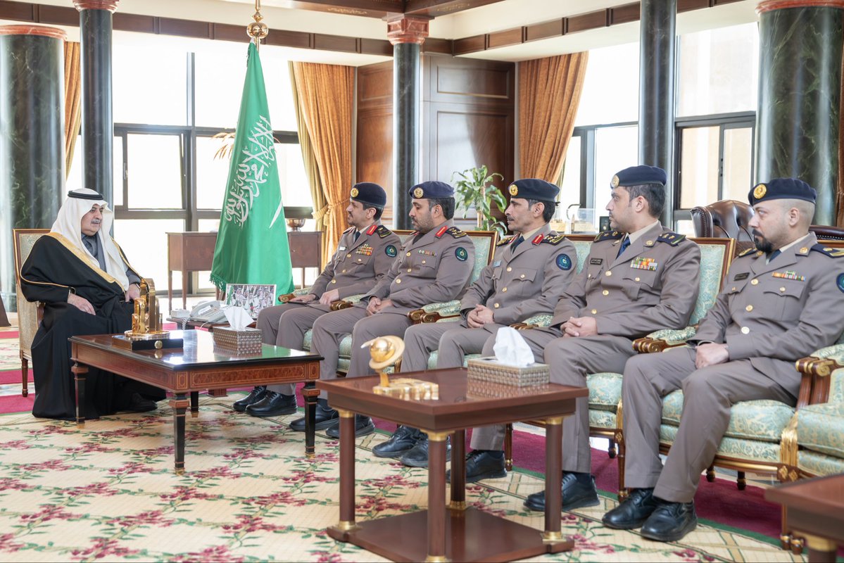 سمو #أمير_منطقة_تبوك.  الأمير #فهد_بن_سلطان_بن_عبدالعزيز 
يستقبل مدير الدفاع المدني بالمنطقة اللواء ظافر بن محمد الأسمري ويتسلم التقرير الاحصائي السنوي لأعمال مديرية الدفاع المدني بالمنطقة .